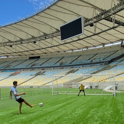 Kick a penalty in Maracana Stadium